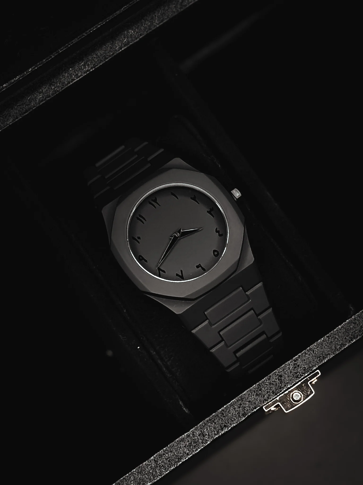 AURA WATCH – Premium Style, Timeless Elegance in Pakistan